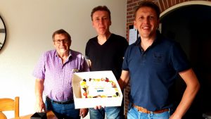 Jubilaris Wim Steen met Anton Exel sr. en jr.
