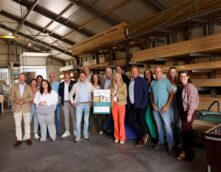 Werkbezoek gedeputeerde bij TIFA Lemele Bio Based Bouwen